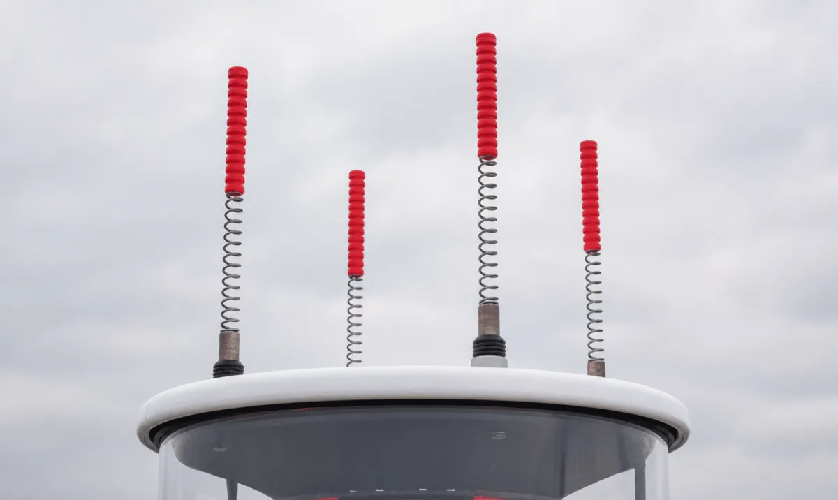 Four red-tipped whip antennas rise from the white top cap of the MBL 400S LED sector light.