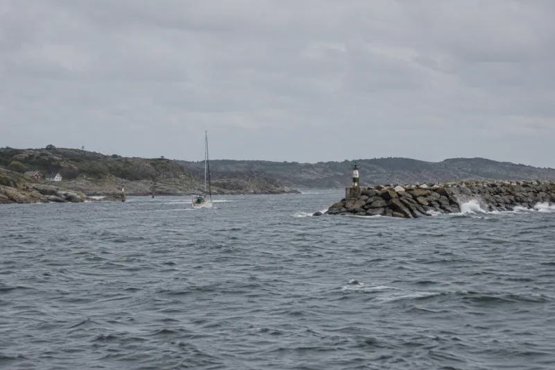 A representative scene for this solution, seen from a distance: Directional passage marking
